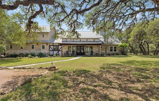 5-bedroom rental at 555 Prado Xing in Boerne, TX — photo 1