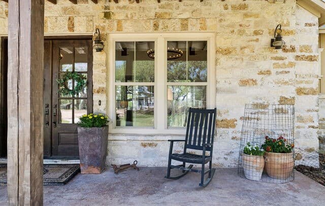 5-bedroom rental at 555 Prado Xing in Boerne, TX — photo 4