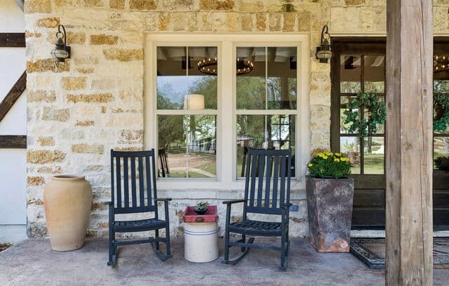 5-bedroom rental at 555 Prado Xing in Boerne, TX — photo 5