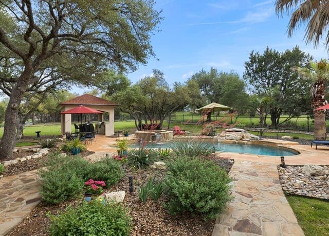 4-bedroom rental at 133 Windstone in Spring Branch, TX — photo 5