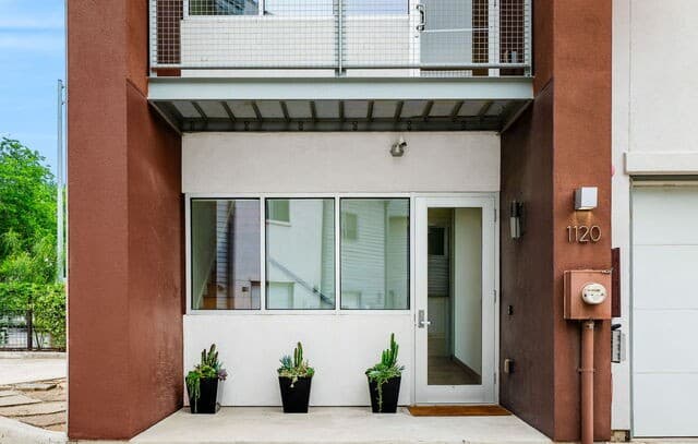 3-bedroom rental at 1120 E Quincy in San Antonio, TX — photo 1
