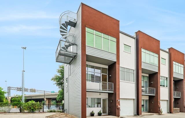3-bedroom rental at 1120 E Quincy in San Antonio, TX — photo 3