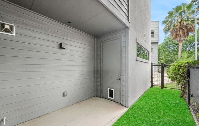 3-bedroom rental at 1120 E Quincy in San Antonio, TX — photo 4