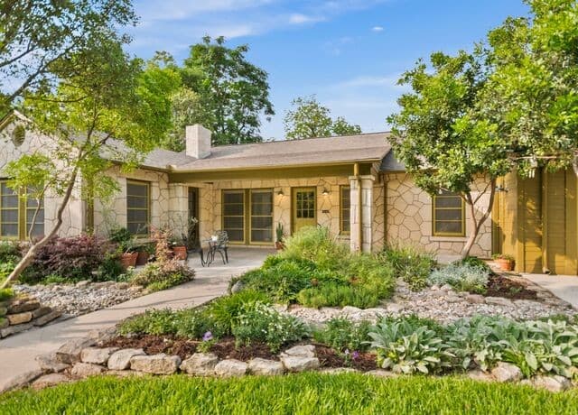 4-bedroom rental at 406 Paseo Encinal in San Antonio, TX — photo 4