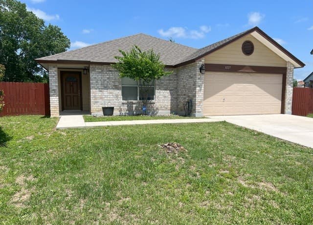 3-bedroom rental at 8227 Club Meadow Dr in Converse, TX — photo 1