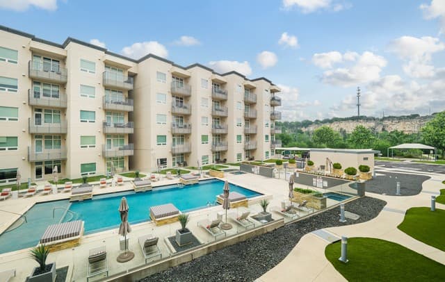 3-bedroom rental at 17902 La Cantera Pkwy Unit 214 in San Antonio, TX — photo 1