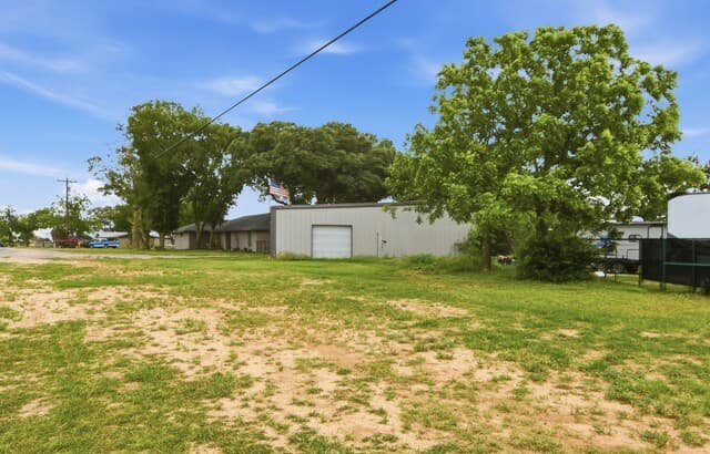 3-bedroom rental at 1195 Fm 471 N in Castroville, TX — photo 2
