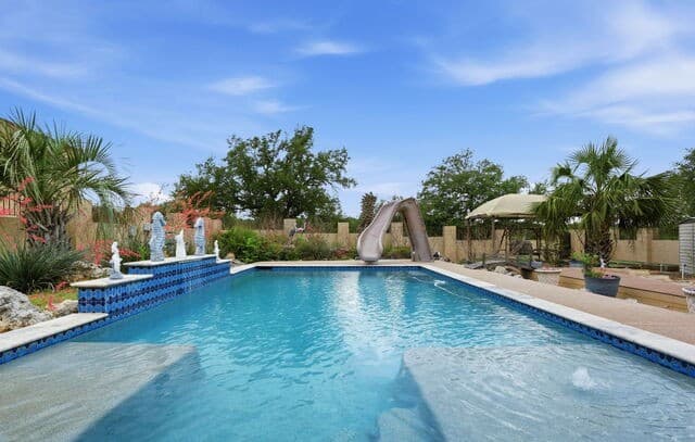 3-bedroom rental at 282 Lantana Cerro in Spring Branch, TX — photo 2