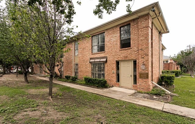 2-bedroom rental at 7815 Broadway Unit 105 in San Antonio, TX — photo 1