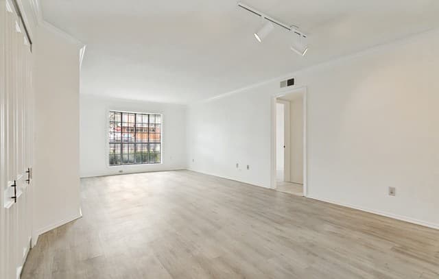 2-bedroom rental at 7815 Broadway Unit 105 in San Antonio, TX — photo 3