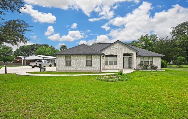 4-bedroom home for sale at 125 Red Oak Trl in Marion TX