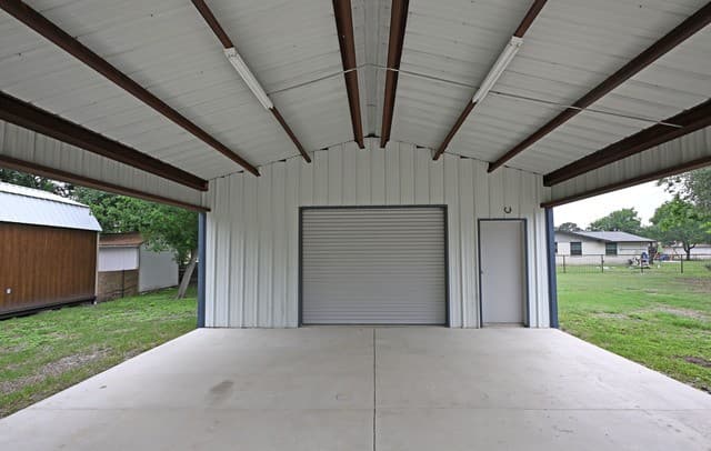 Home for sale at 125 Red Oak Trl in Marion, TX — photo 4