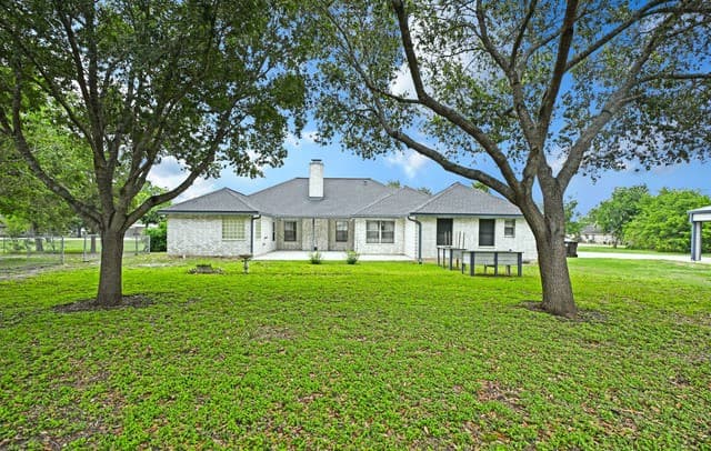 Home for sale at 125 Red Oak Trl in Marion, TX — photo 5