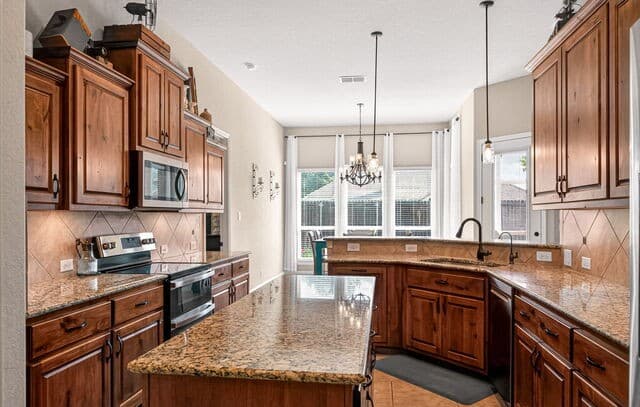 Home for sale at 15512 Albrecht Ln in Selma, TX — photo 4