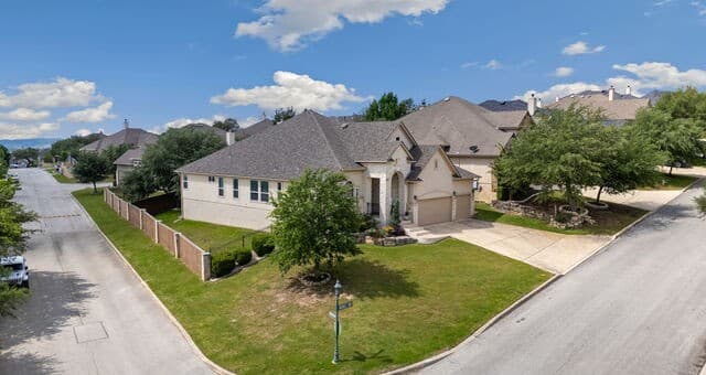 4-bedroom rental at 8502 Nichols Rim in Boerne, TX — photo 4