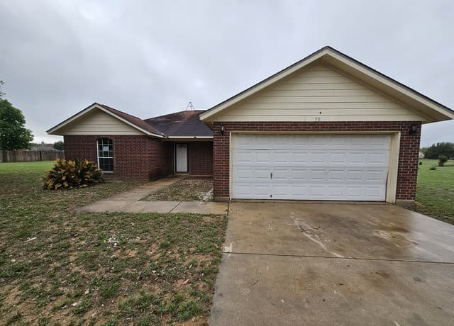 3-bedroom rental at 50 Rock Dove Dr in Lytle, TX — photo 2