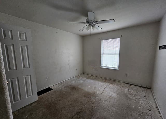 3-bedroom rental at 50 Rock Dove Dr in Lytle, TX — photo 4