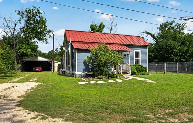 Home for sale at 320 Second St in Comfort, TX — photo 2