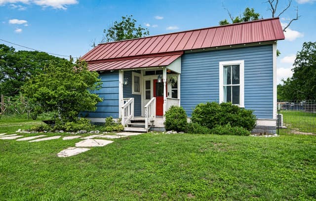 Home for sale at 320 Second St in Comfort, TX — photo 3