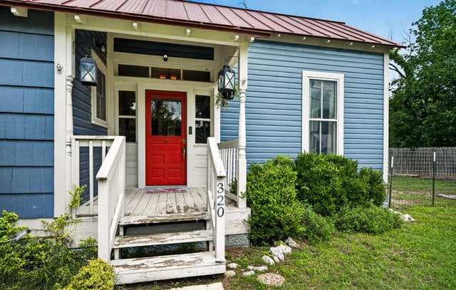 Home for sale at 320 Second St in Comfort, TX — photo 4
