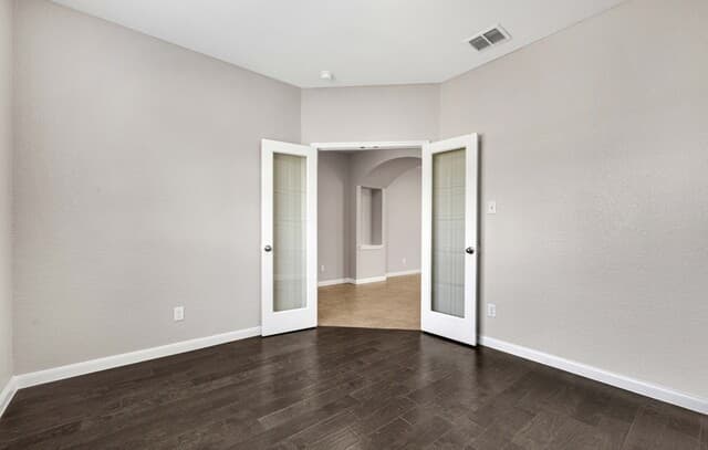 5-bedroom rental at 4544 Meadow Green in Schertz, TX — photo 4