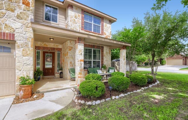 4-bedroom rental at 27035 Hardy Run in Boerne, TX — photo 4