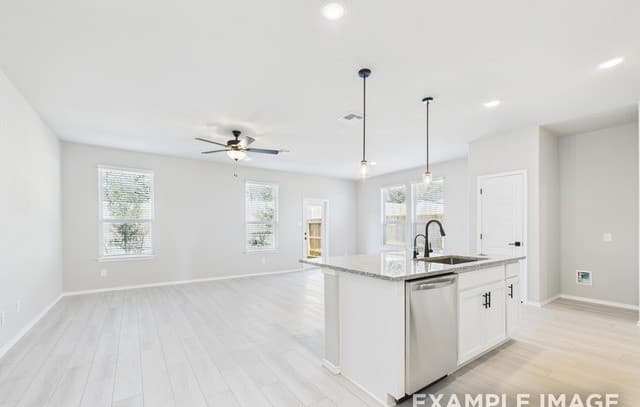 Home for sale at 285 W Quill Dr Building 5 in San Antonio, TX — photo 2