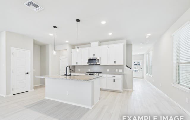 Home for sale at 285 W Quill Dr Building 5 in San Antonio, TX — photo 3