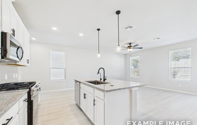 Home for sale at 285 W Quill Dr Building 5 in San Antonio, TX — photo 4