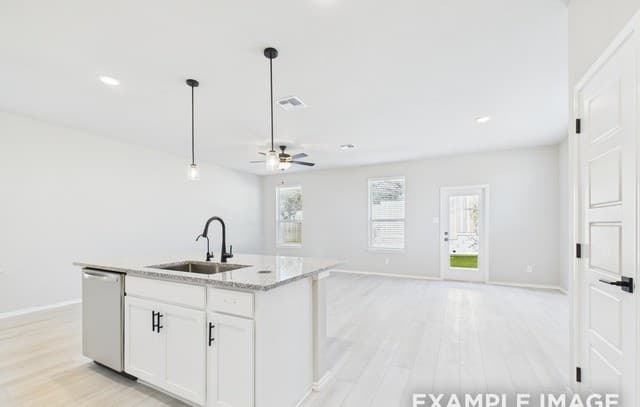 Home for sale at 285 W Quill Dr Building 5 in San Antonio, TX — photo 5