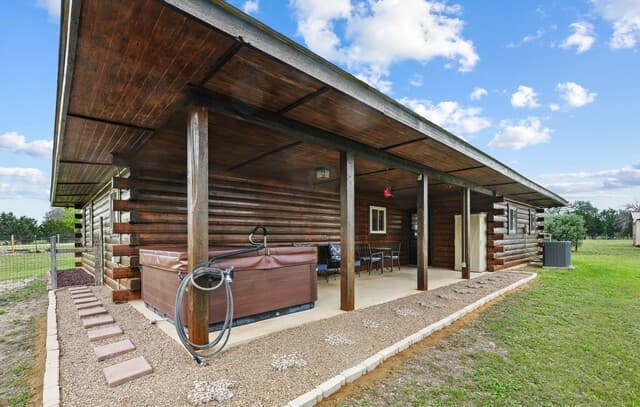 3-bedroom rental at 715 Old Orchard in Bandera, TX — photo 5