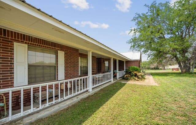 4-bedroom rental at 3091 County Road 357 in La Vernia, TX — photo 3