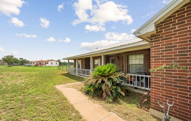 4-bedroom rental at 3091 County Road 357 in La Vernia, TX — photo 5