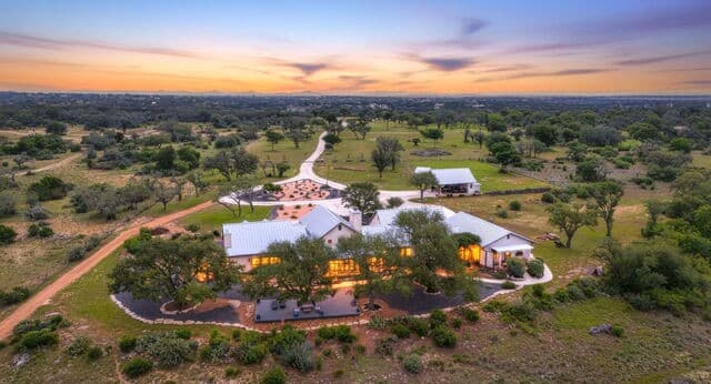 Home for sale at 2814 Panther Hollow Dr in Bandera, TX — photo 2