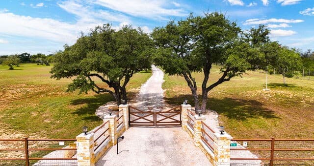 Home for sale at 2814 Panther Hollow Dr in Bandera, TX — photo 4