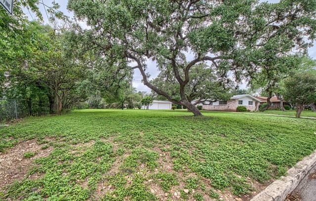 4-bedroom rental at 9707 Astronaut in San Antonio, TX — photo 5
