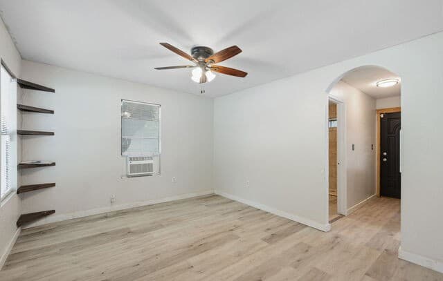 1-bedroom rental at 210 Bensdale in Pleasanton, TX — photo 5