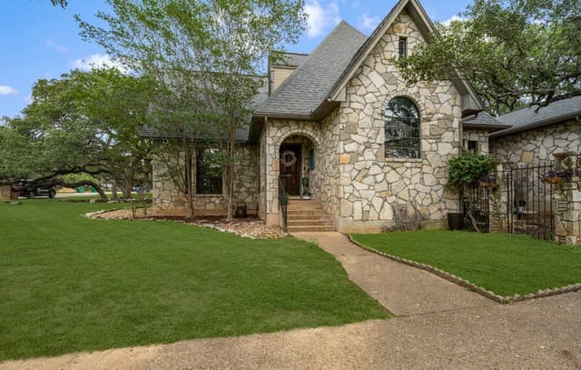 4-bedroom rental at 2126 Pipestone Dr in San Antonio, TX — photo 4