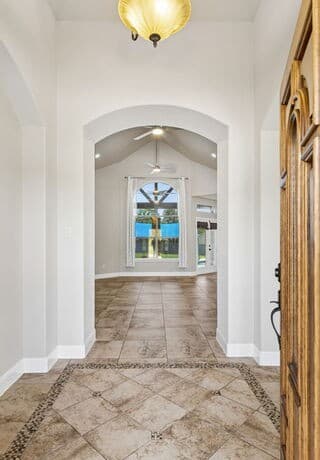 4-bedroom rental at 107 Oakview in Floresville, TX — photo 3