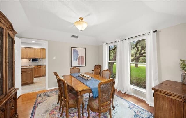 4-bedroom rental at 421 Skyforest Dr in Hollywood Park, TX — photo 5