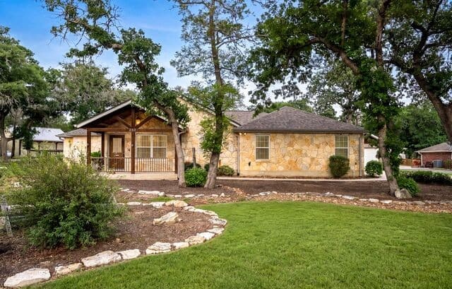 4-bedroom rental at 552 Jacobs Ln in La Vernia, TX — photo 1