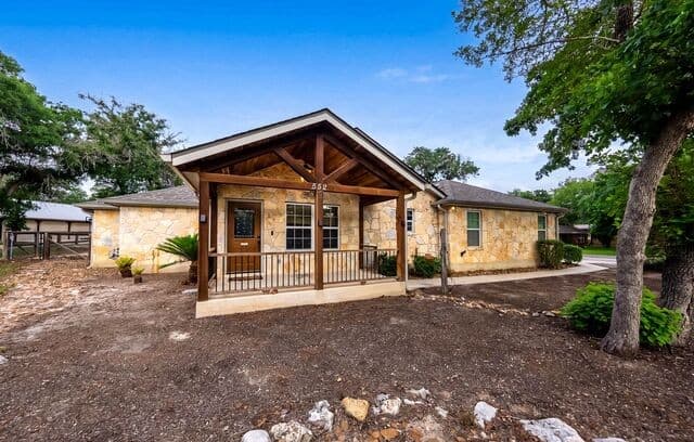 4-bedroom rental at 552 Jacobs Ln in La Vernia, TX — photo 3