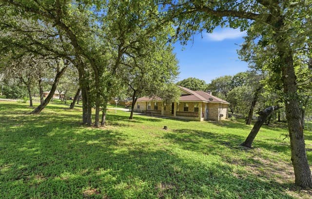 4-bedroom rental at 238 Deer Ridge in La Vernia, TX — photo 3