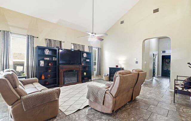 4-bedroom rental at 10232 Colonel Rdg in Schertz, TX — photo 5