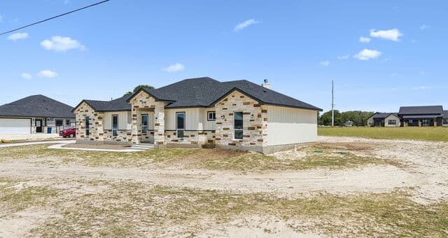 4-bedroom rental at 109 Summer Meadow Dr in La Vernia, TX — photo 3
