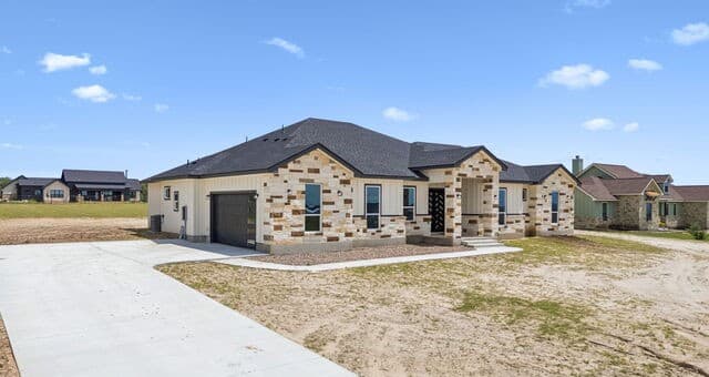 4-bedroom rental at 109 Summer Meadow Dr in La Vernia, TX — photo 4