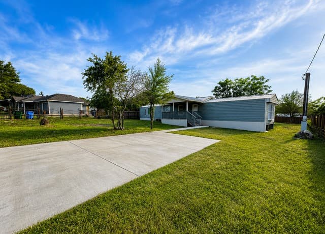 3-bedroom rental at 22823 Copper Canyon Dr in Elmendorf, TX — photo 1