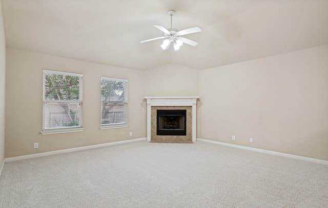 4-bedroom rental at 8910 Hanover Frst in Helotes, TX — photo 4