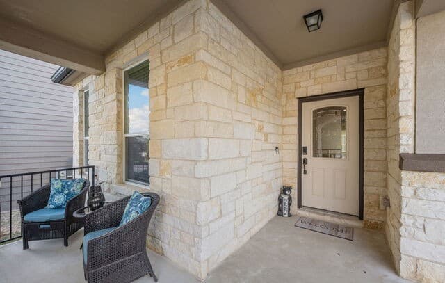 4-bedroom rental at 425 Landmark Fls in Cibolo, TX — photo 2