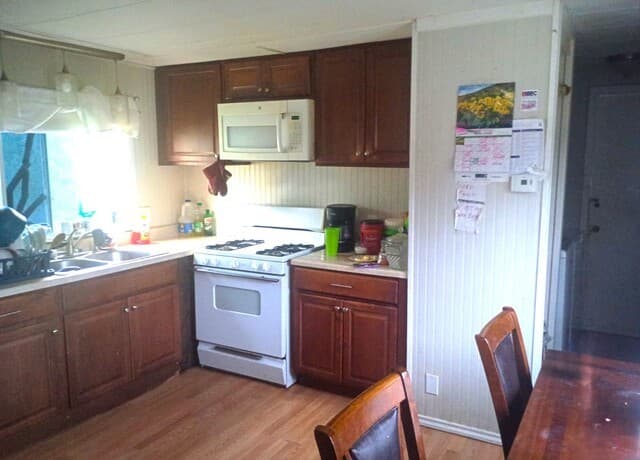 3-bedroom rental at 8182 Whartons Dock in Bandera, TX — photo 4